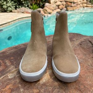 NWT Dolce Vita “Zucca” High Top Faux Fur Lining Suede Sneakers